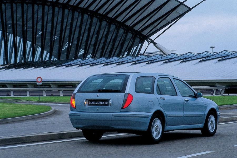  Lancia Lybra SW 1999 года  (фото 15 из 57)
